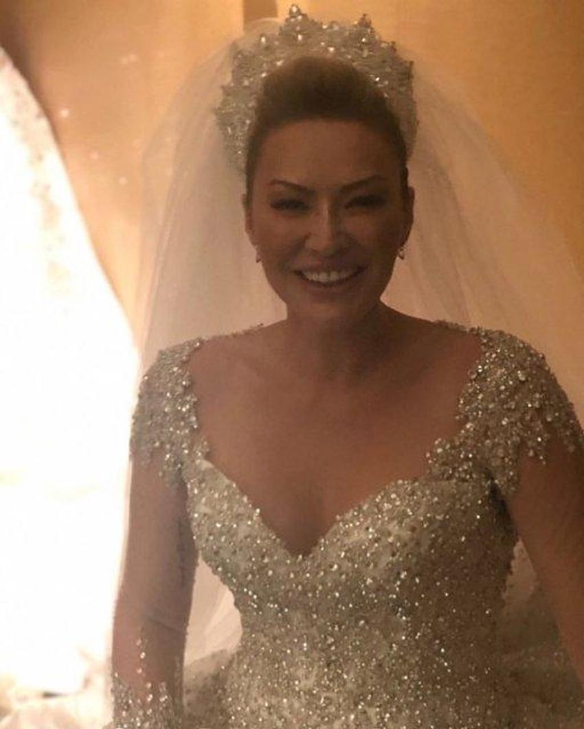 Aylin Coşkun 15 yıllık sevgilisiyle dünyaevine girdi!