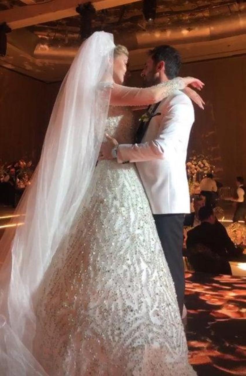 Aylin Coşkun 15 yıllık sevgilisiyle dünyaevine girdi!