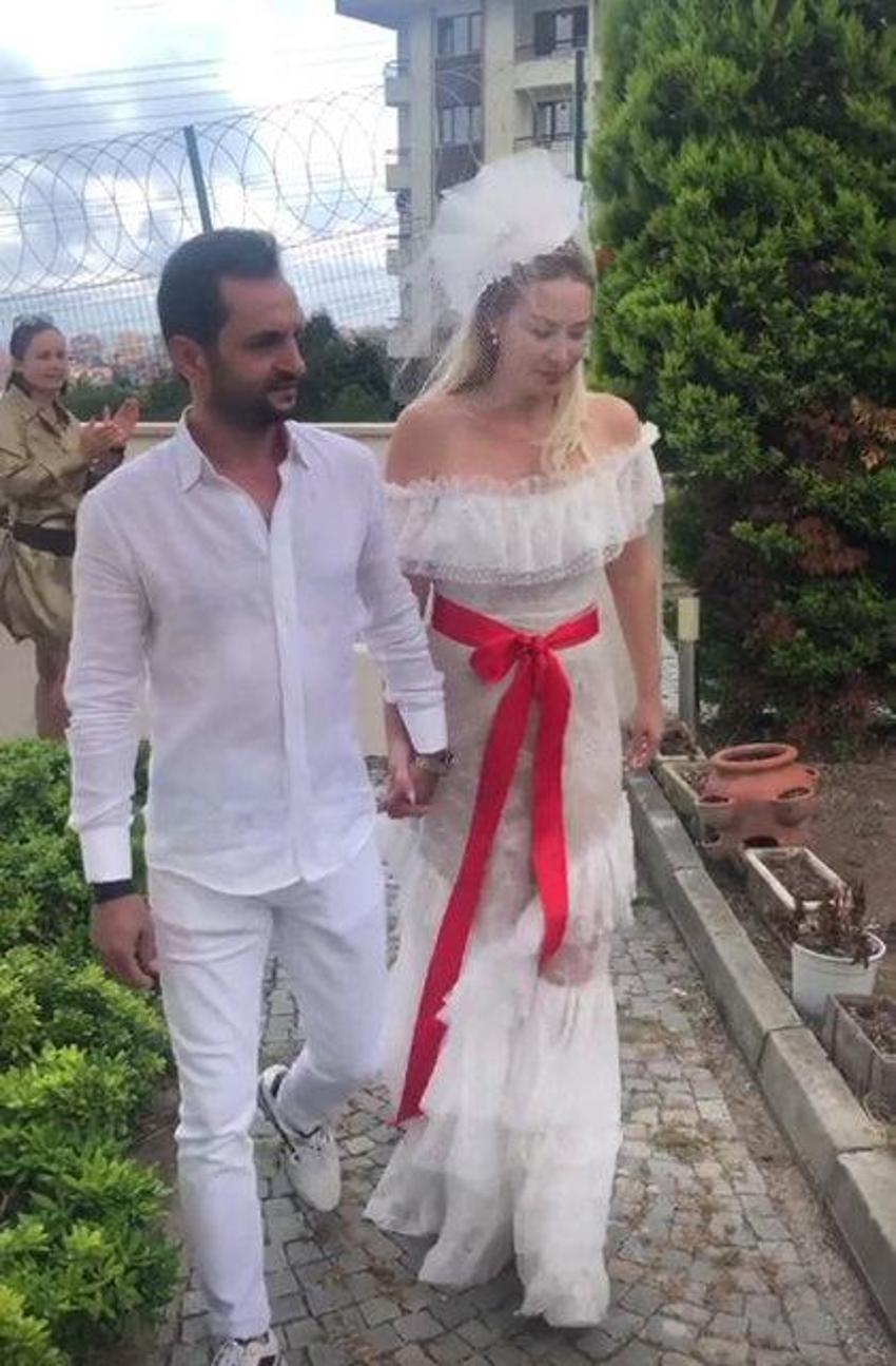 Aylin Coşkun 15 yıllık sevgilisiyle dünyaevine girdi!