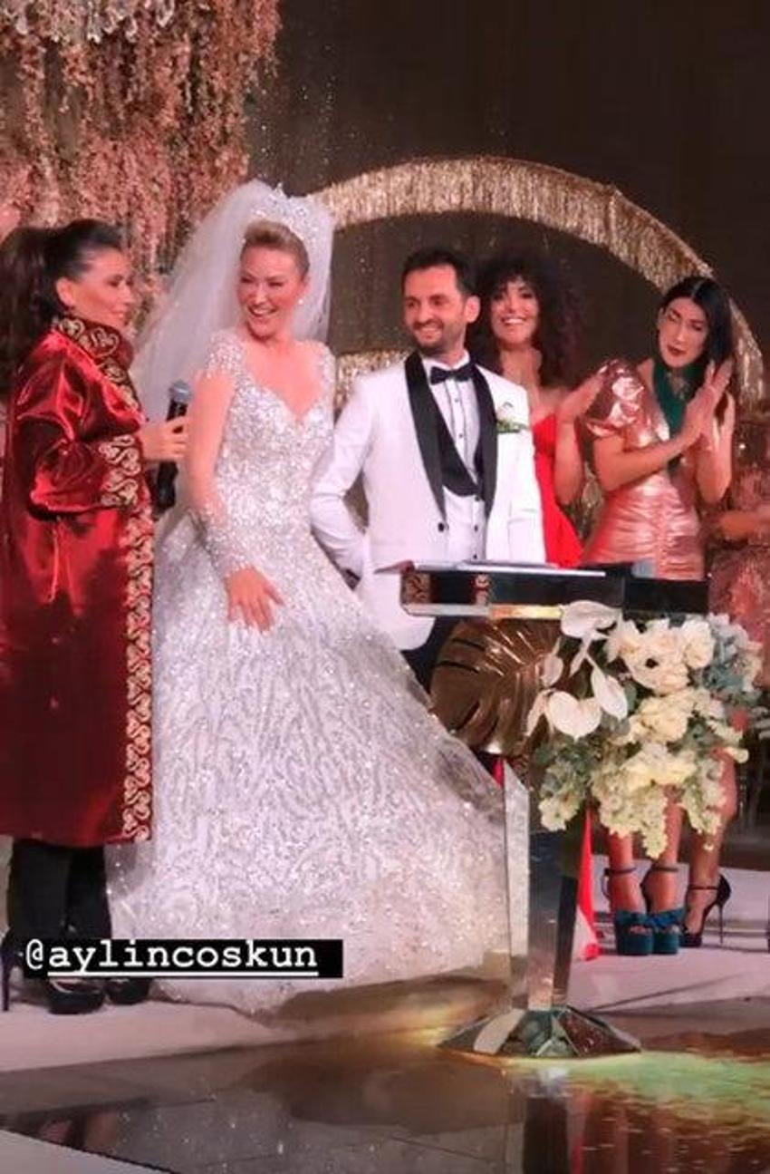 Aylin Coşkun 15 yıllık sevgilisiyle dünyaevine girdi!