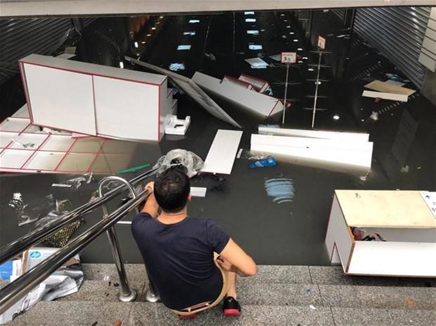 Yağmur İstanbul'da hayatı böyle felç etti