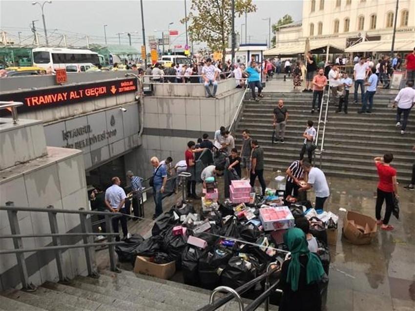 Yağmur İstanbul'da hayatı böyle felç etti