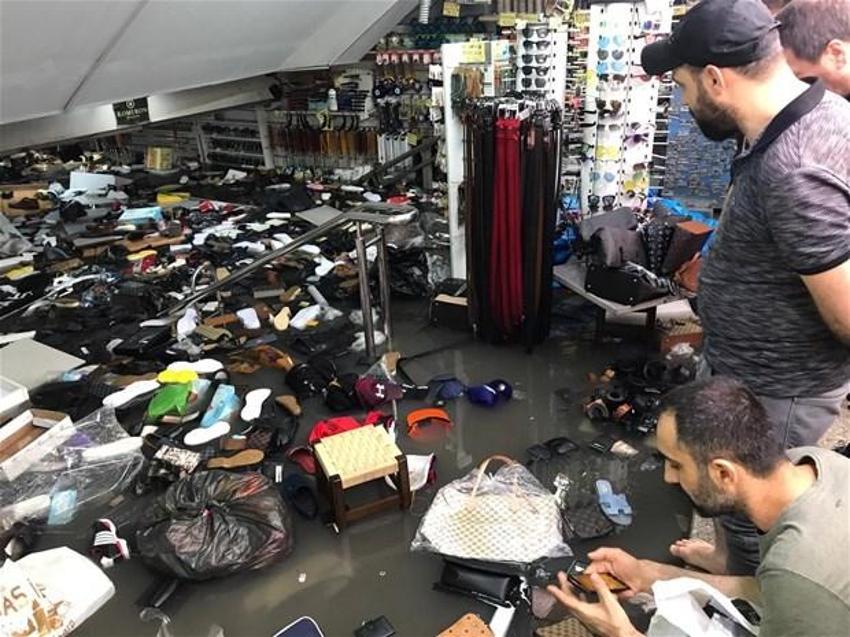 Yağmur İstanbul'da hayatı böyle felç etti