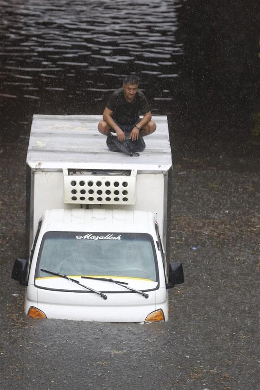 Yağmur İstanbul'da hayatı böyle felç etti