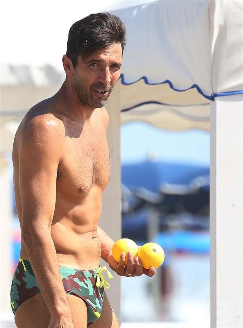 Buffon sevgilisiyle görüntülendi