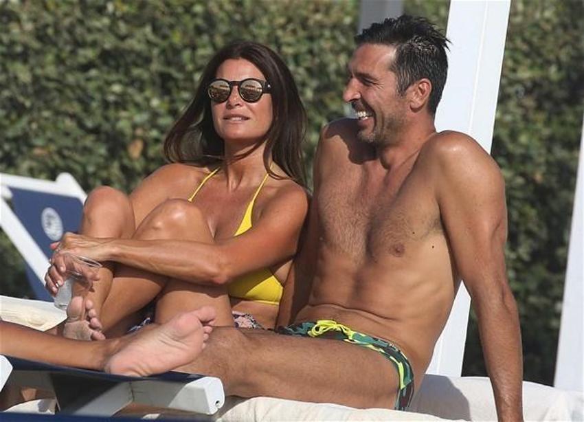 Buffon sevgilisiyle görüntülendi