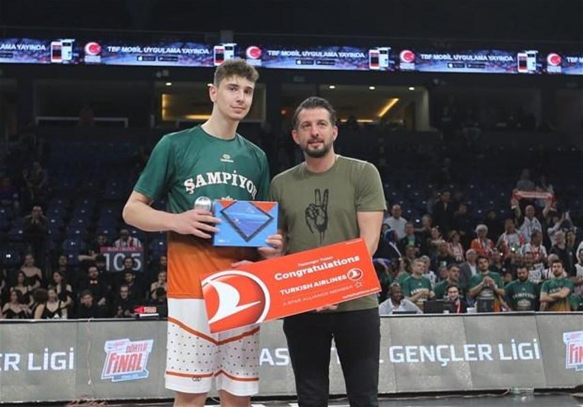 Kerem Tunçeri ile Eda Taşpınar aşk yaşıyor
