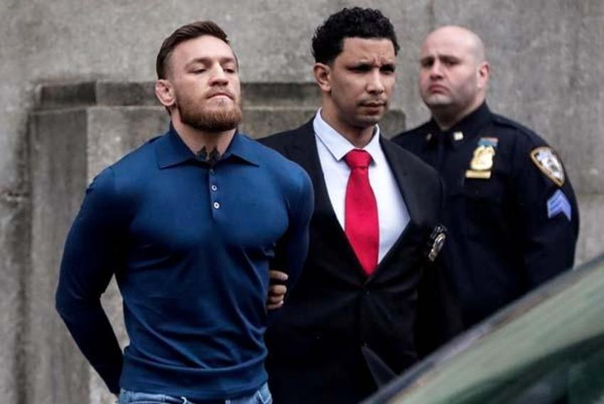 Conor McGregor'a ters kelepçe!