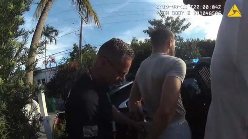 Conor McGregor'a ters kelepçe!