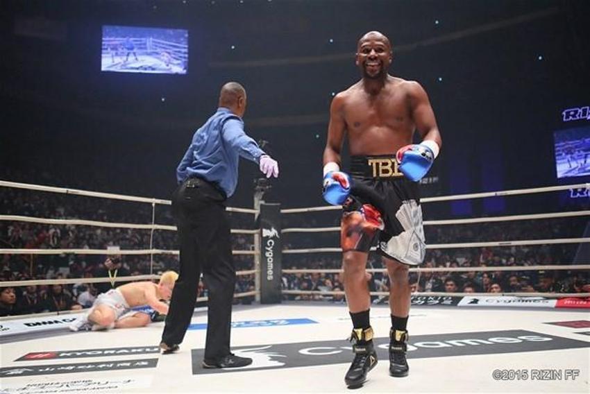 Floyd Mayweather bu sefer izleyici