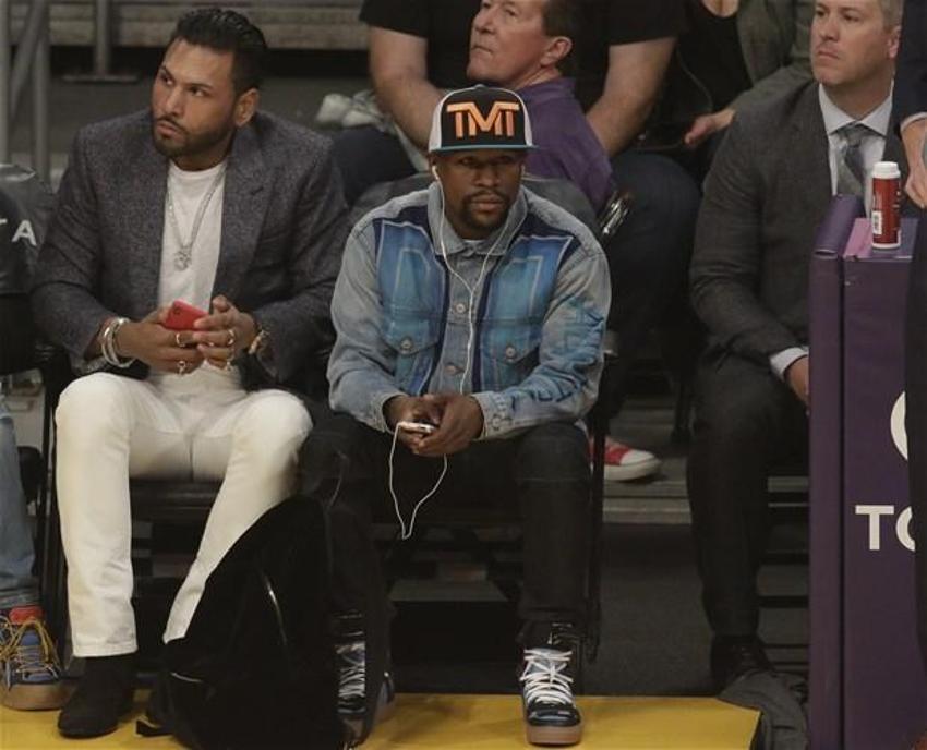 Floyd Mayweather bu sefer izleyici