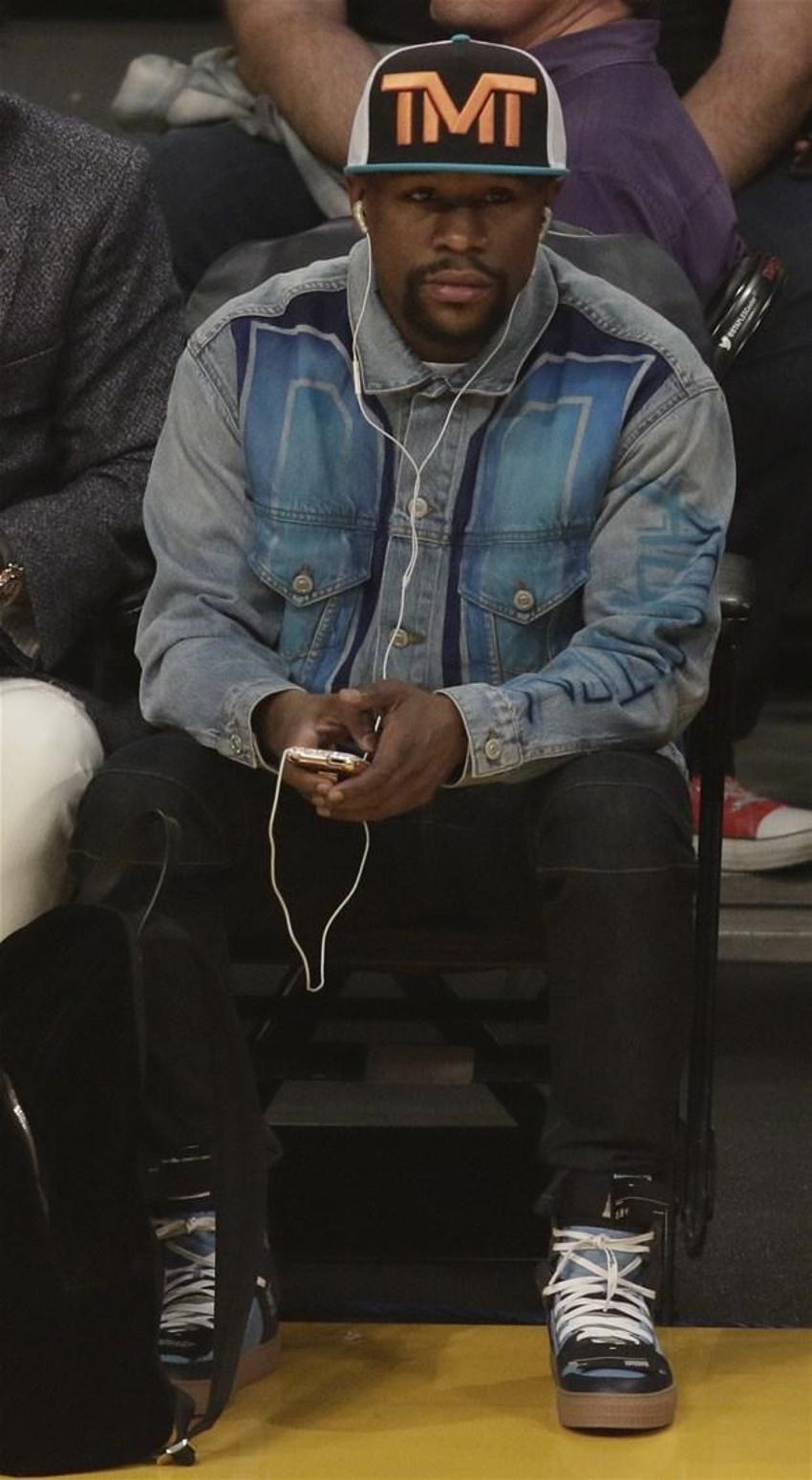 Floyd Mayweather bu sefer izleyici