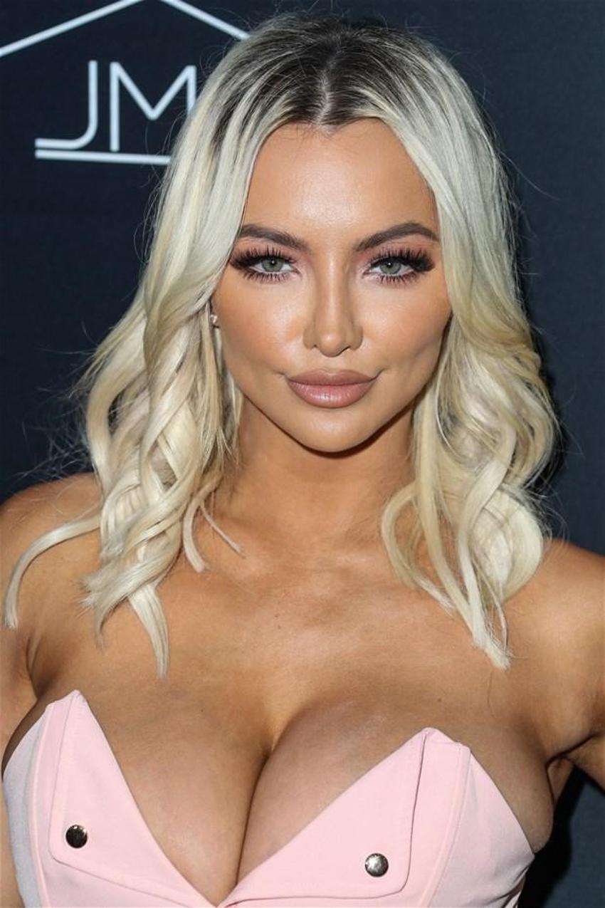 Lindsey Pelas