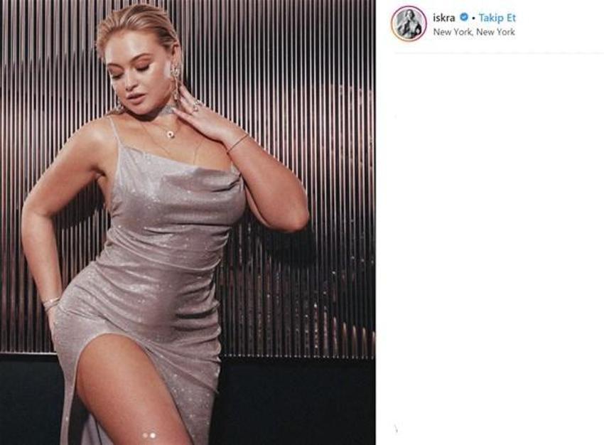 Iskra Lawrence`ın havuz keyfi