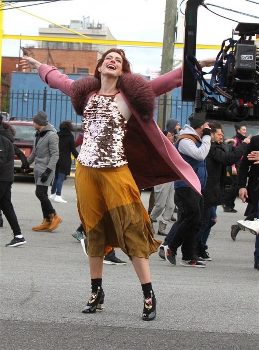 Anne Hathaway`dan `Marilyn Monroe` dansı