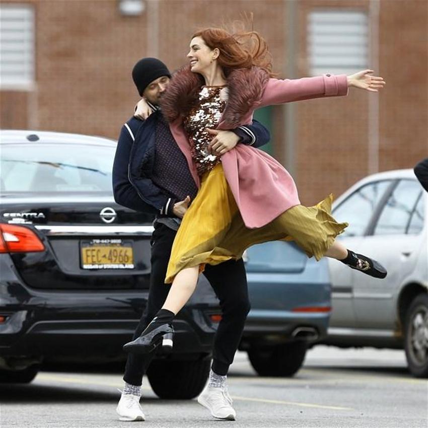 Anne Hathaway`dan `Marilyn Monroe` dansı