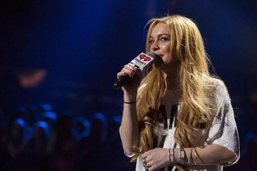 Lindsay Lohan göz kamaştırdı
