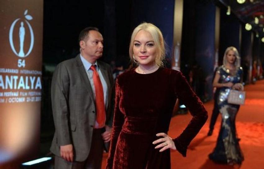 Lindsay Lohan göz kamaştırdı