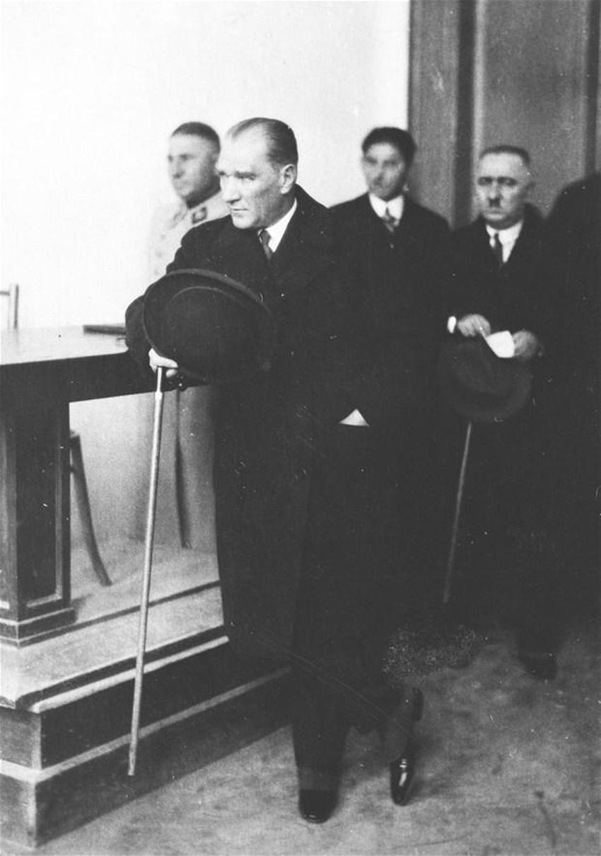 Büyük komutan Atatürk 80 yıldır özlemle anılıyor