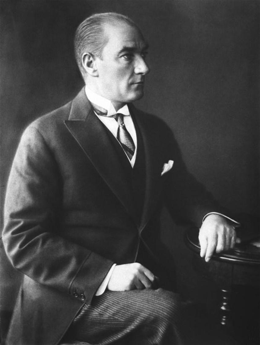 Büyük komutan Atatürk 80 yıldır özlemle anılıyor