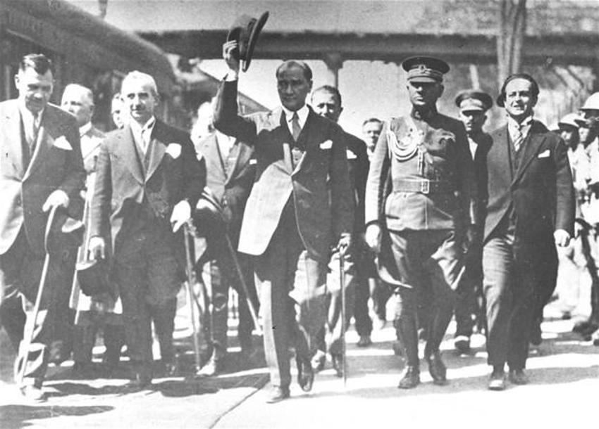 Büyük komutan Atatürk 80 yıldır özlemle anılıyor