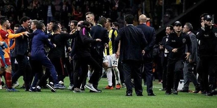 Galatasaray'da şok istifa!