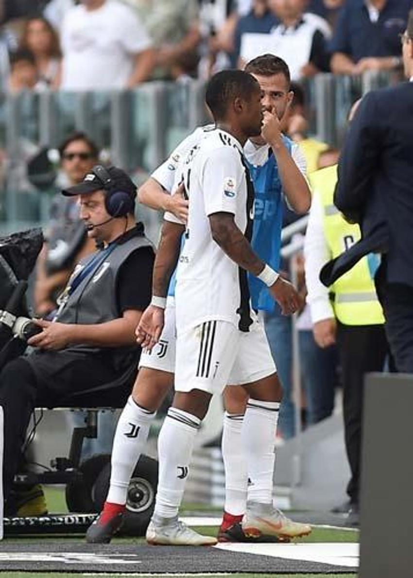 Douglas Costa kendinden geçti! İşte o görüntüler...