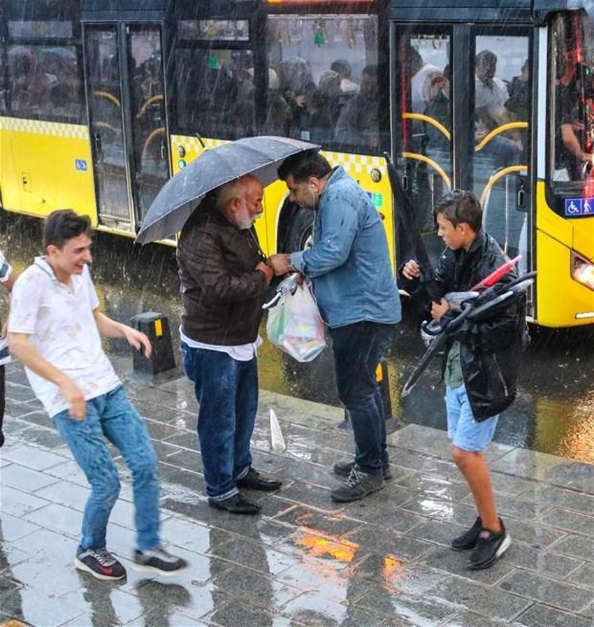 Ve beklenen yağış başladı! İşte ilk kareler...