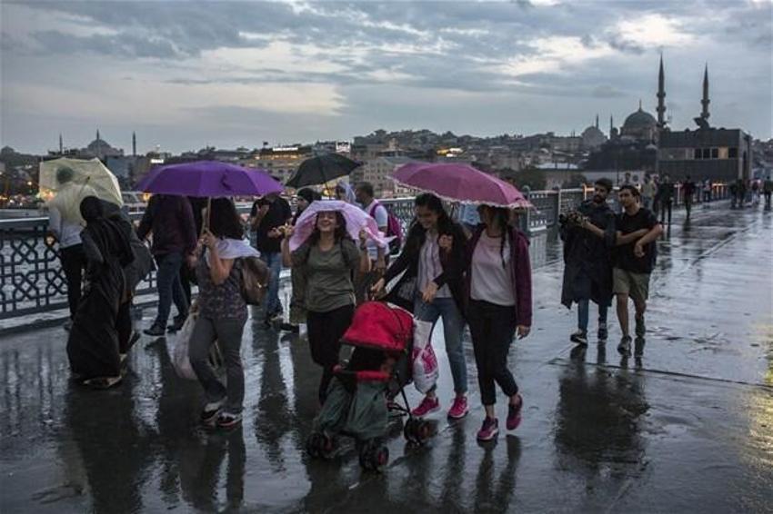 Ve beklenen yağış başladı! İşte ilk kareler...