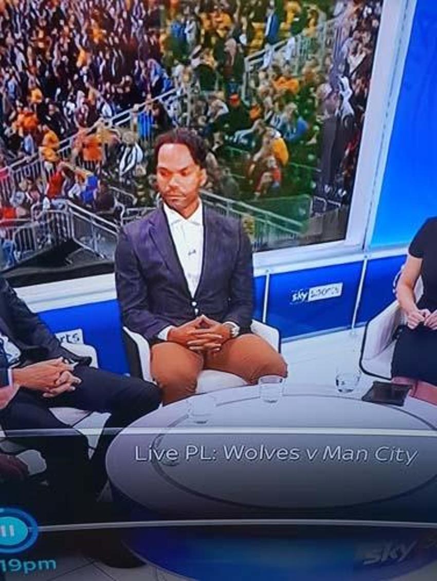 Ne yaptın Lescott! Pantolonsuz...