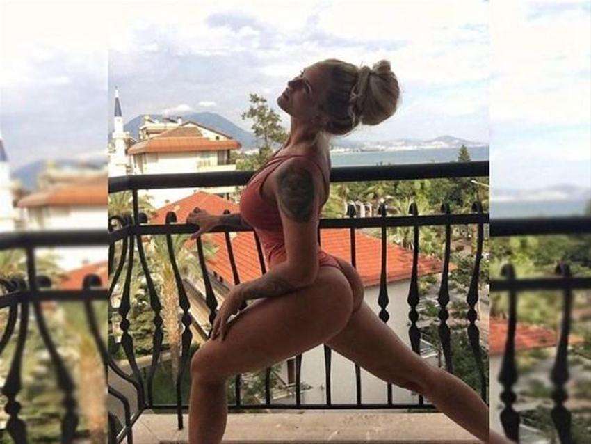 Seksi model Natasha Thomsen'dan Beşiktaş formalı paylaşım