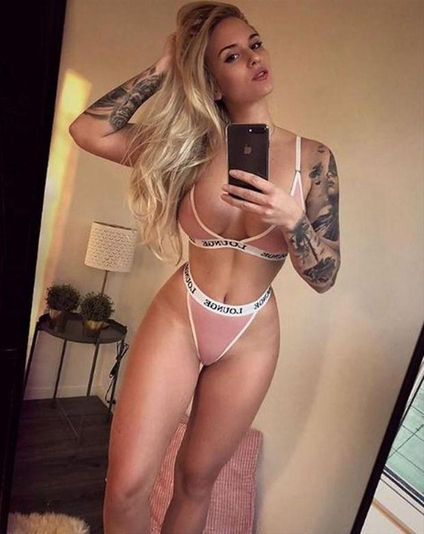 Seksi model Natasha Thomsen'dan Beşiktaş formalı paylaşım