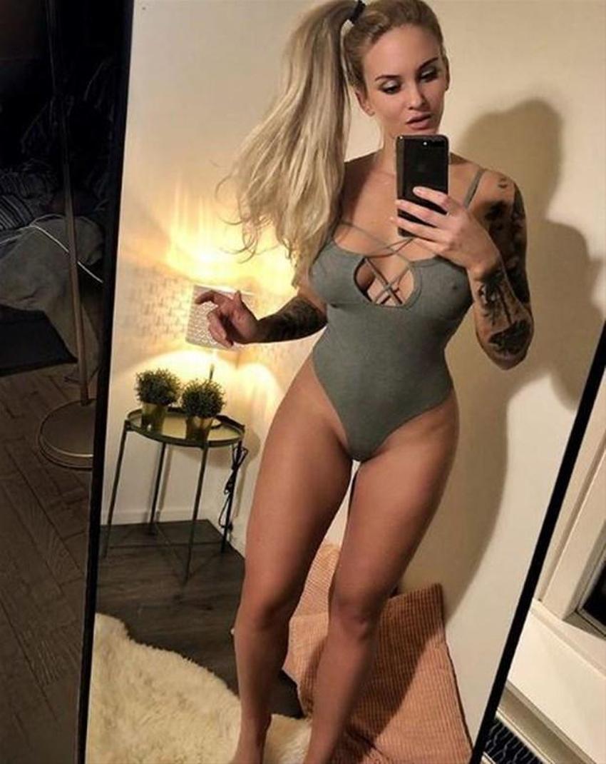 Seksi model Natasha Thomsen'dan Beşiktaş formalı paylaşım