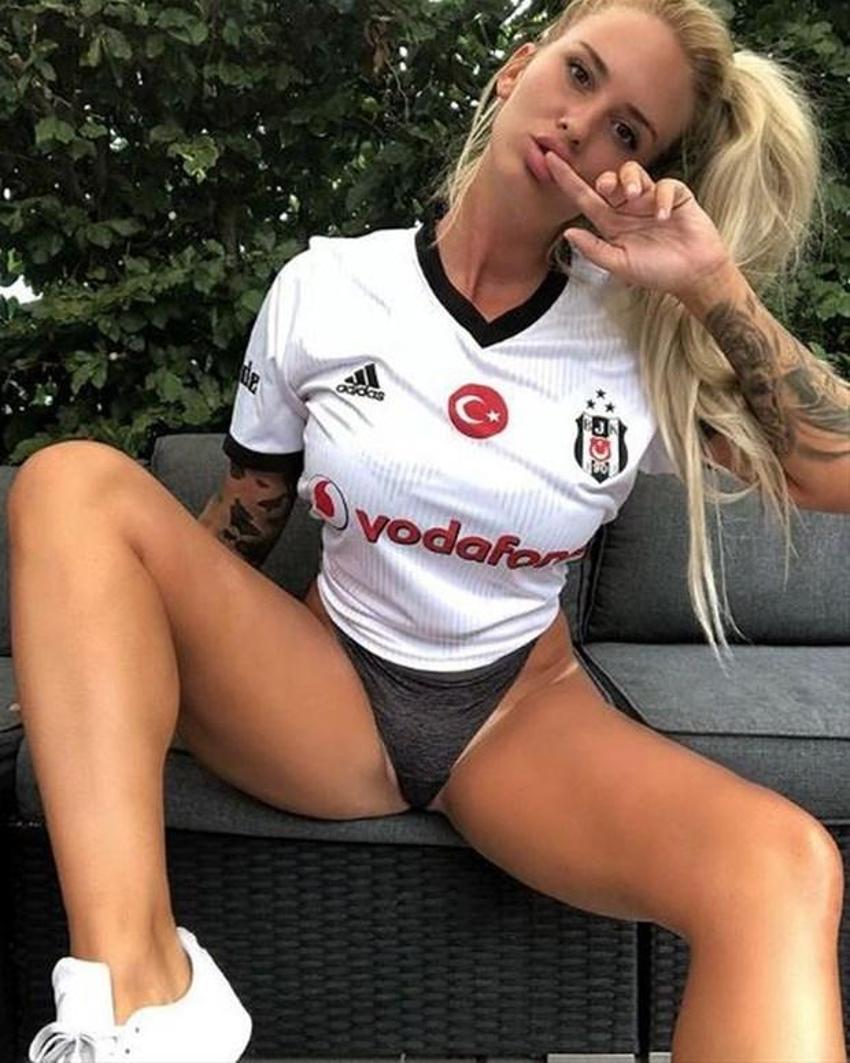 Seksi model Natasha Thomsen'dan Beşiktaş formalı paylaşım