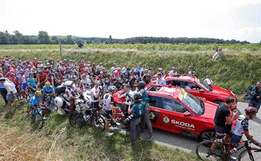 Tour de France'da bisikletçiler biber gazı yedi