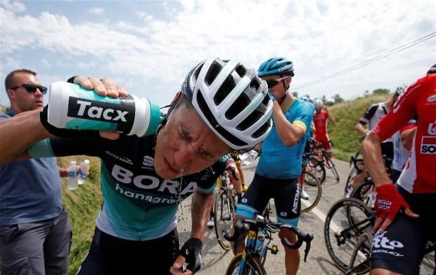 Tour de France'da bisikletçiler biber gazı yedi