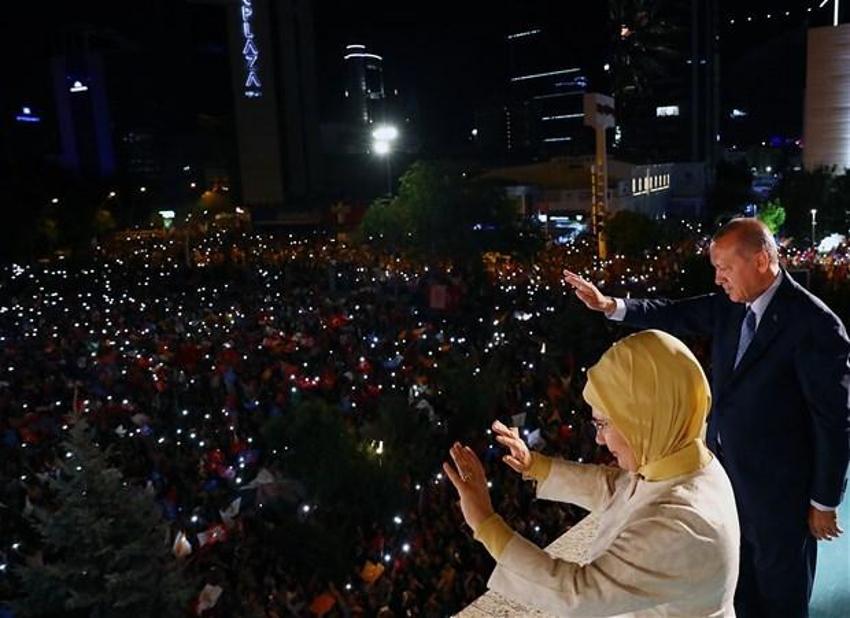 Cumhurbaşkanı Erdoğan'dan tarihi balkon konuşması