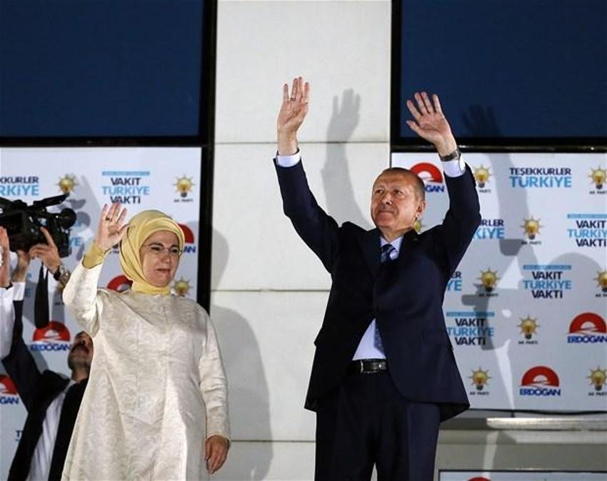 Cumhurbaşkanı Erdoğan'dan tarihi balkon konuşması