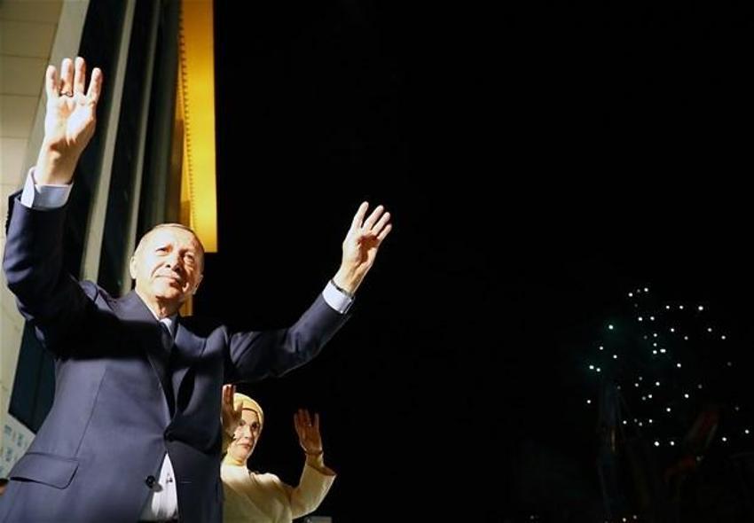 Cumhurbaşkanı Erdoğan'dan tarihi balkon konuşması