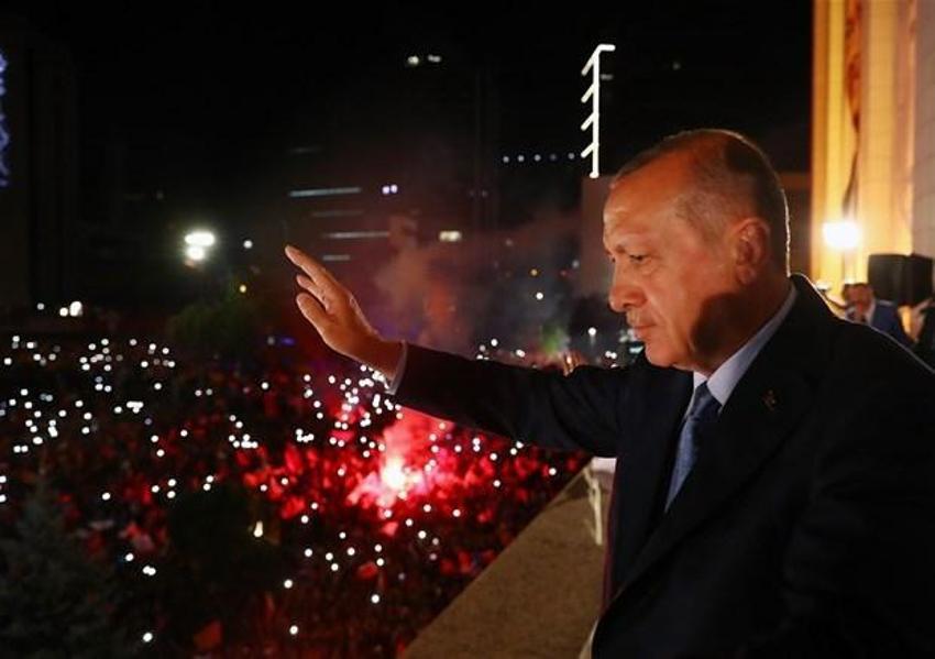 Cumhurbaşkanı Erdoğan'dan tarihi balkon konuşması