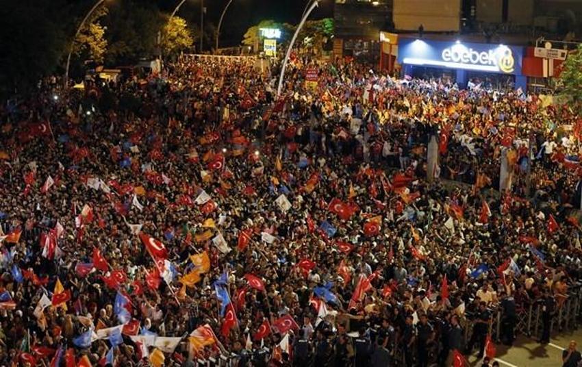Cumhurbaşkanı Erdoğan'dan tarihi balkon konuşması