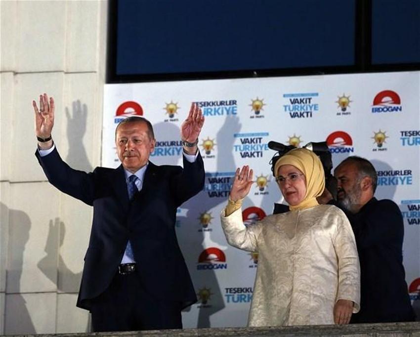 Cumhurbaşkanı Erdoğan'dan tarihi balkon konuşması