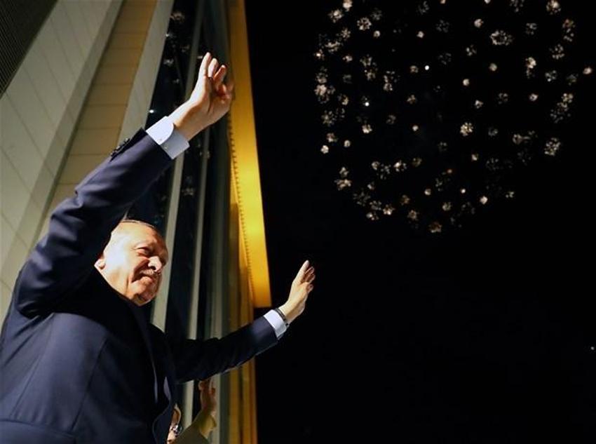Cumhurbaşkanı Erdoğan'dan tarihi balkon konuşması