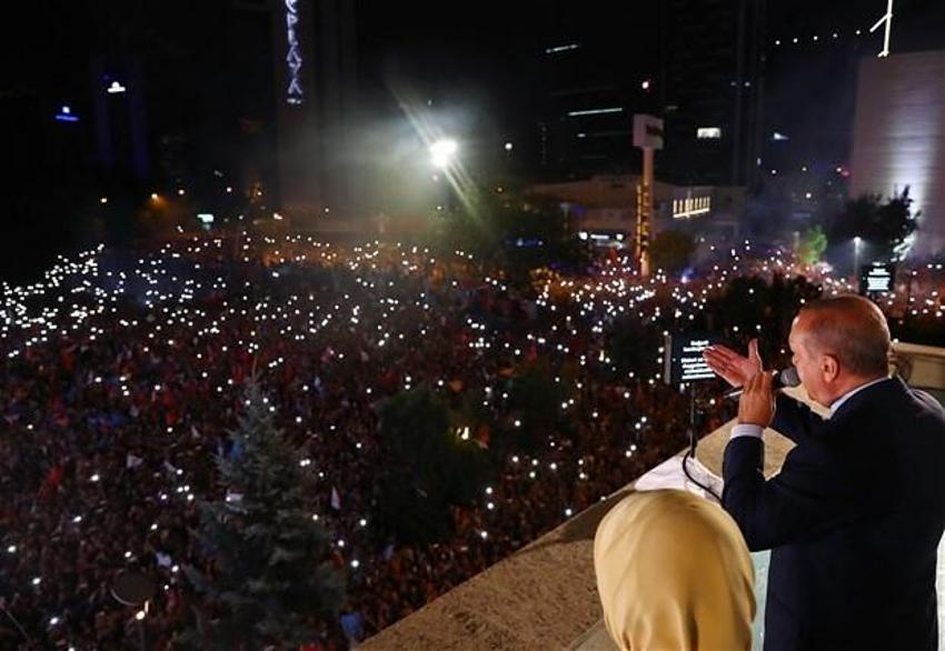 Cumhurbaşkanı Erdoğan'dan tarihi balkon konuşması