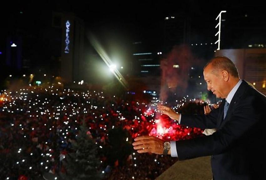 Cumhurbaşkanı Erdoğan'dan tarihi balkon konuşması