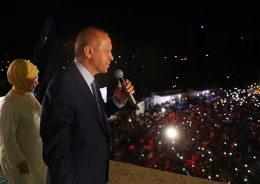 Cumhurbaşkanı Erdoğan'dan tarihi balkon konuşması