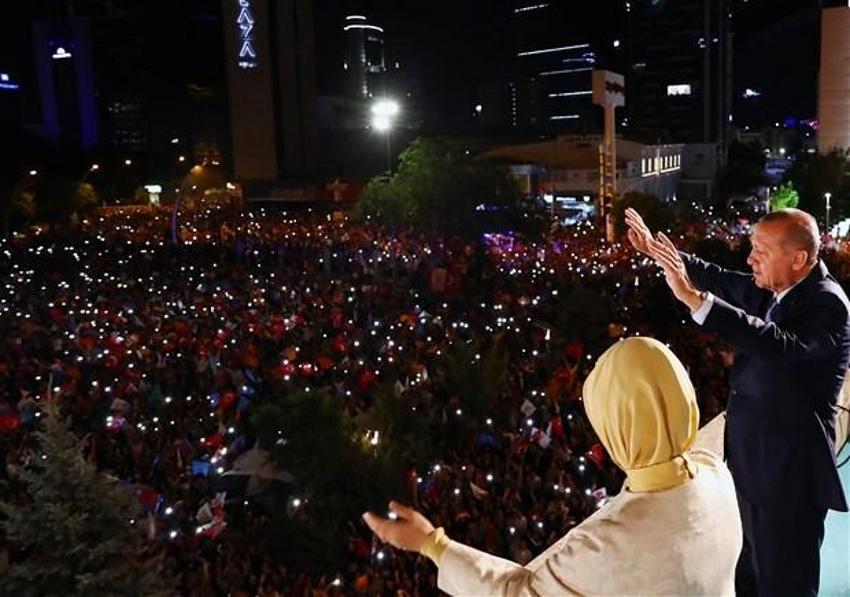 Cumhurbaşkanı Erdoğan'dan tarihi balkon konuşması