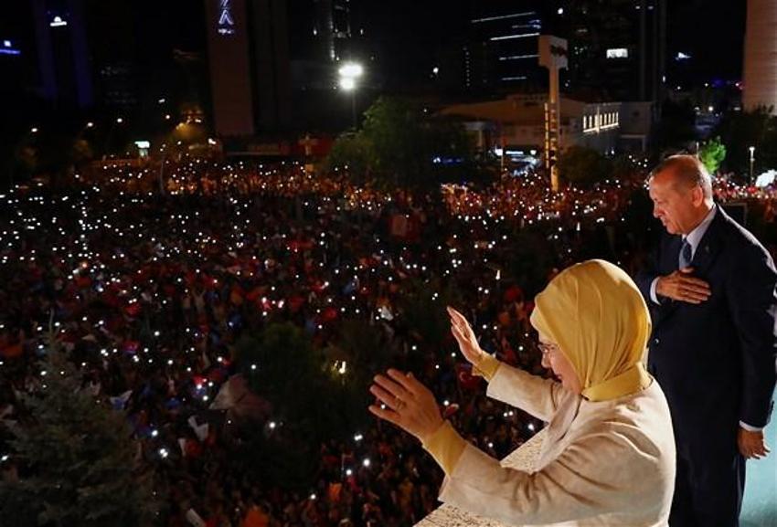 Cumhurbaşkanı Erdoğan'dan tarihi balkon konuşması