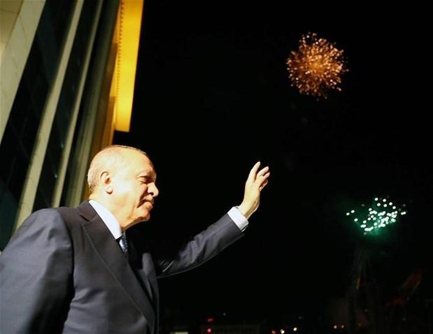 Cumhurbaşkanı Erdoğan'dan tarihi balkon konuşması