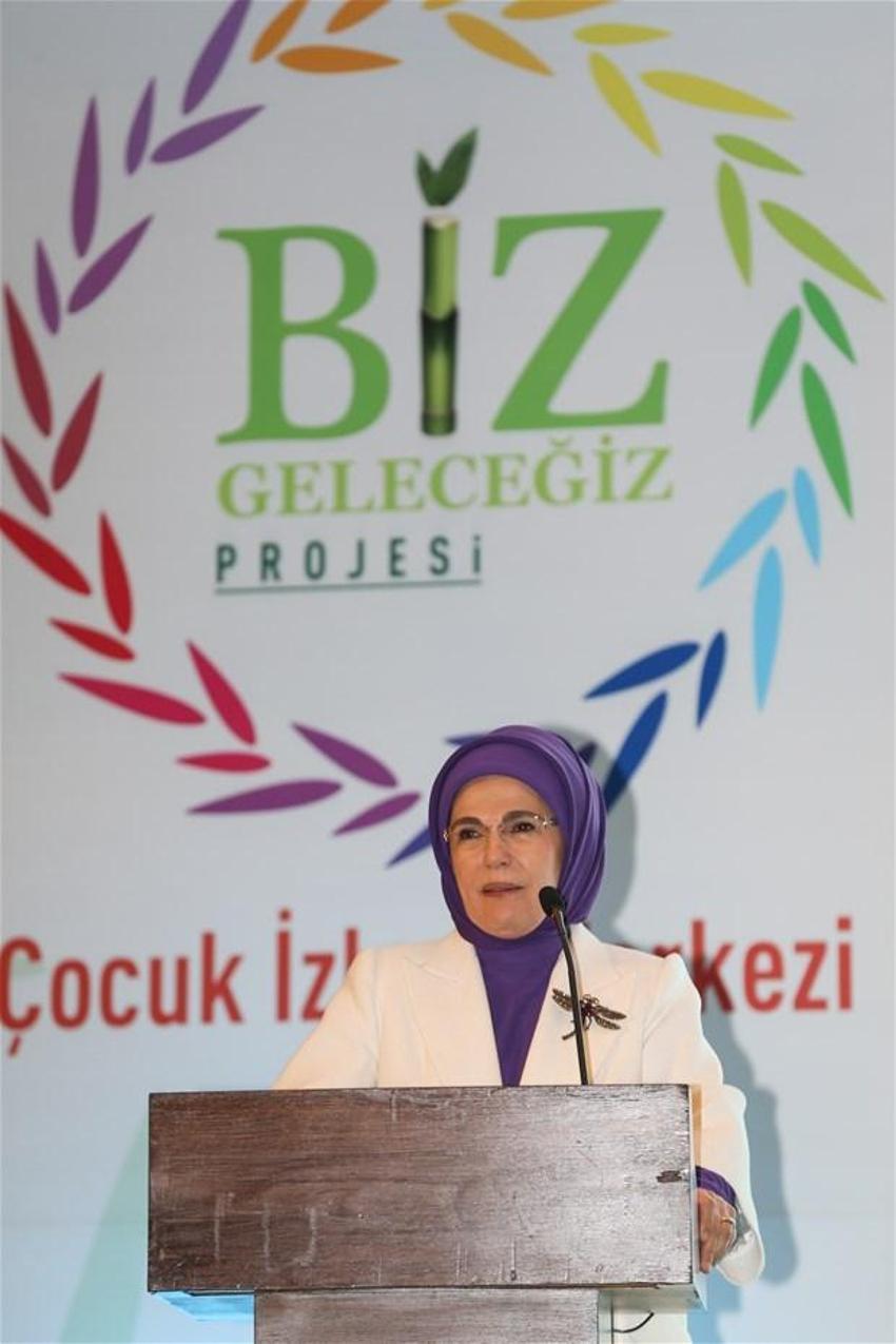 Cumhurbaşkanı Erdoğan’ın eşi Emine Erdoğan TOGEMDER iftarına katıldı